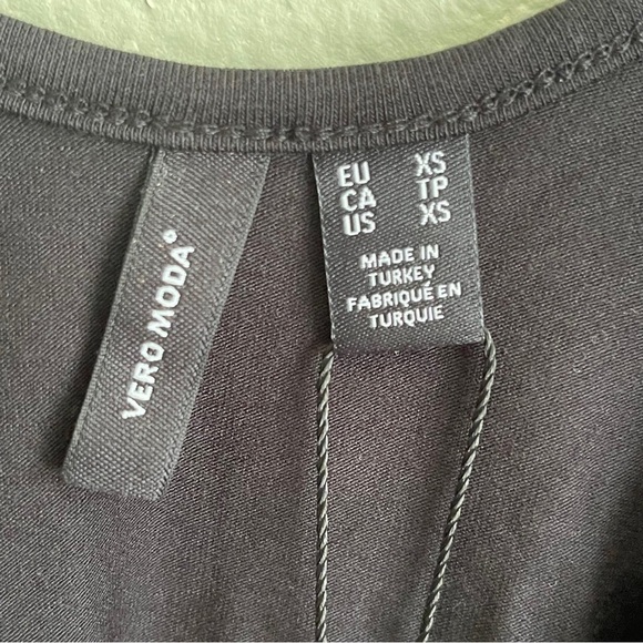 Vero Moda Panda Short Sleeve V-Neck Black Crop Top, Size XS, NWT - Picture 8 of 9